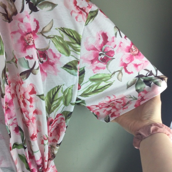 Show Me Your Mumu Brie Floral Tie Front Half Sleeve Robe One Size - Picture 10 of 12